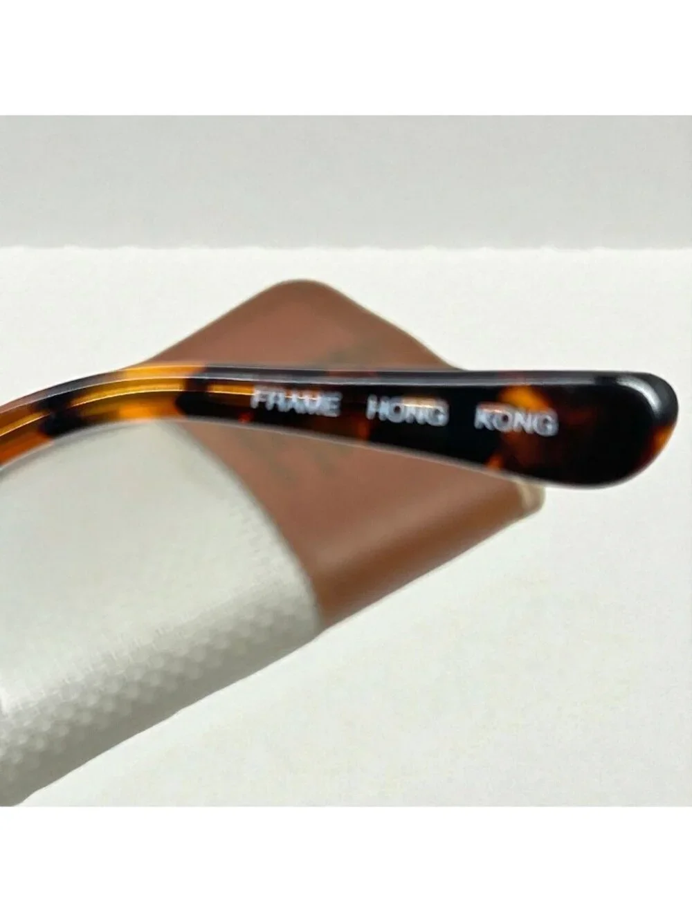 Misura Hong Kong Retro Oval Aviator Sunglasses With Gradient Lenses & Case